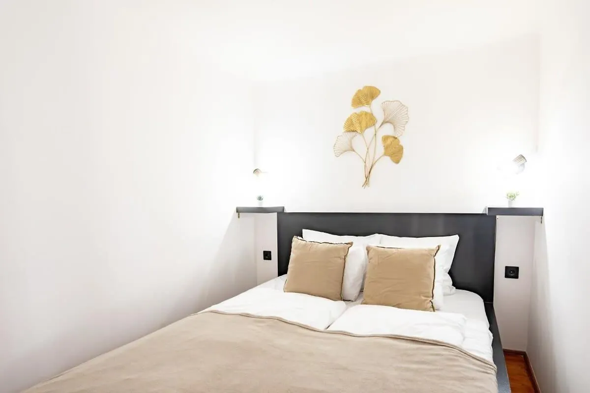 Cute Modern Getaway In The Heart Of The City Budapest Apartment